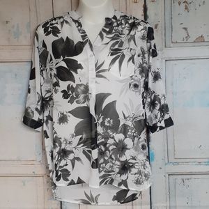 Woman's "Rouge" black and white blouse, size 1X.